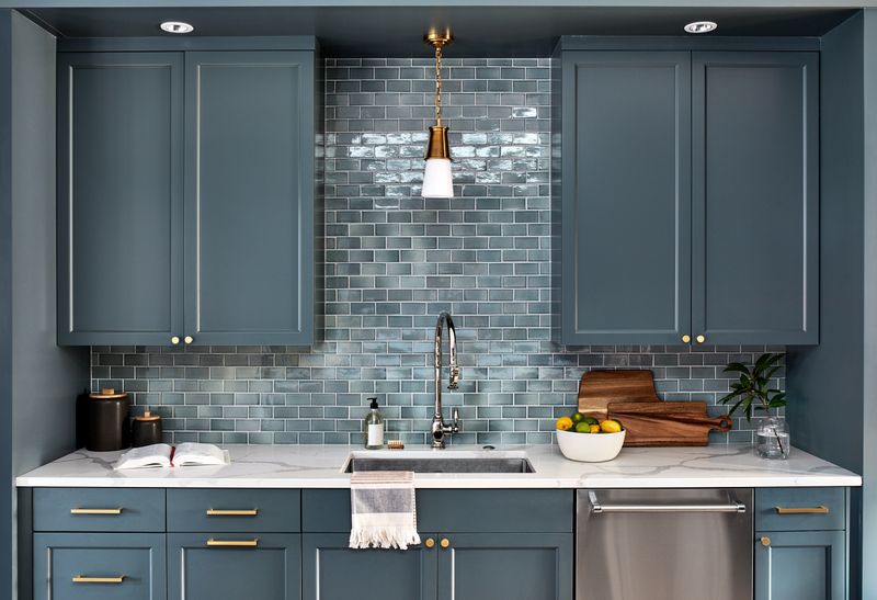 13 Design Fails Making Washington Kitchens Look Tacky And What To Use Instead - Decor Hint Mismatched Hardware → Coordinated Finishes