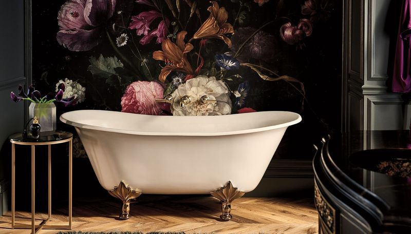 9 Bathroom Styles That Are On Their Way Out By The End Of The Decade (And 9 That Are Timeless) - Decor Hint Timeless: Clawfoot Tubs