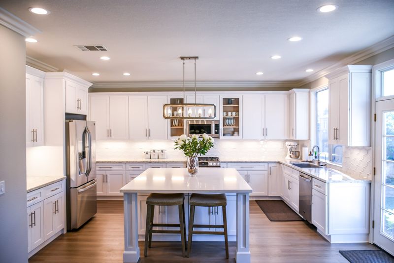 12 Aspects Of Jacksonville Kitchens That May Influence Buyer Decisions Experts Say - Decor Hint Cluttered Countertops