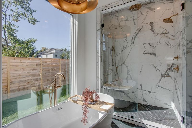 These 8 Bathroom Details Are Quietly Defining Modern Tennessee Homes - Decor Hint Indoor-Outdoor Connection