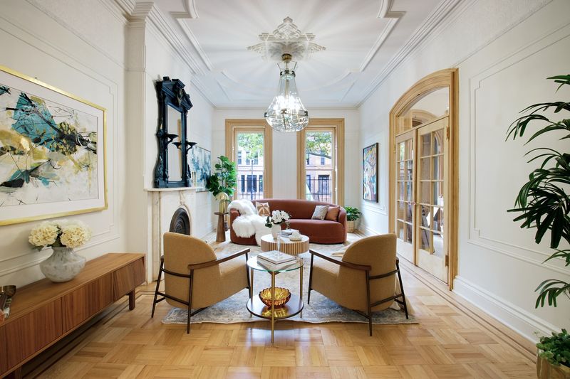 22 Ways To Use Antiques In Your Home Without It Looking Like A Museum - Decor Hint Add Contemporary Art