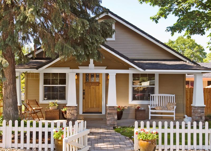 7 Kansas-Rooted Home Styles That Still Make A Lasting First Impression - Decor Hint Handcrafted Details In Craftsman Bungalows