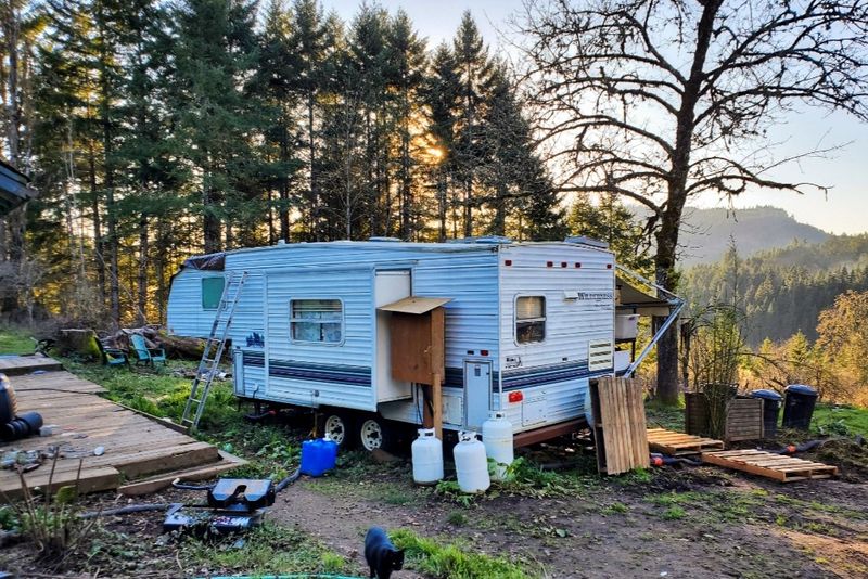 11 Types Of Homes Expected To Plummet In Value By The End Of 2025 (And 9 Types That Will Grow Even More) - Decor Hint Remote Properties Without High-Speed Internet