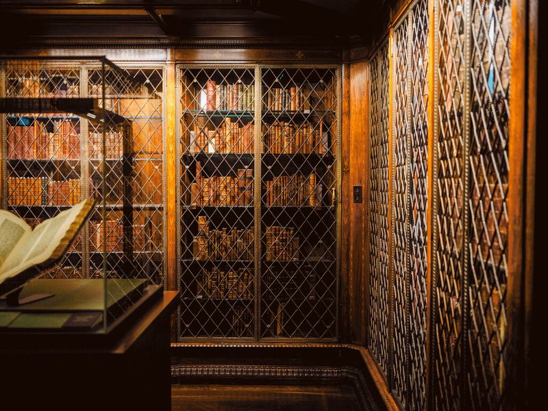 Step Inside A Tiny House Apartment That Radiates Classic American Charm - Decor Hint The Hidden Library Haven