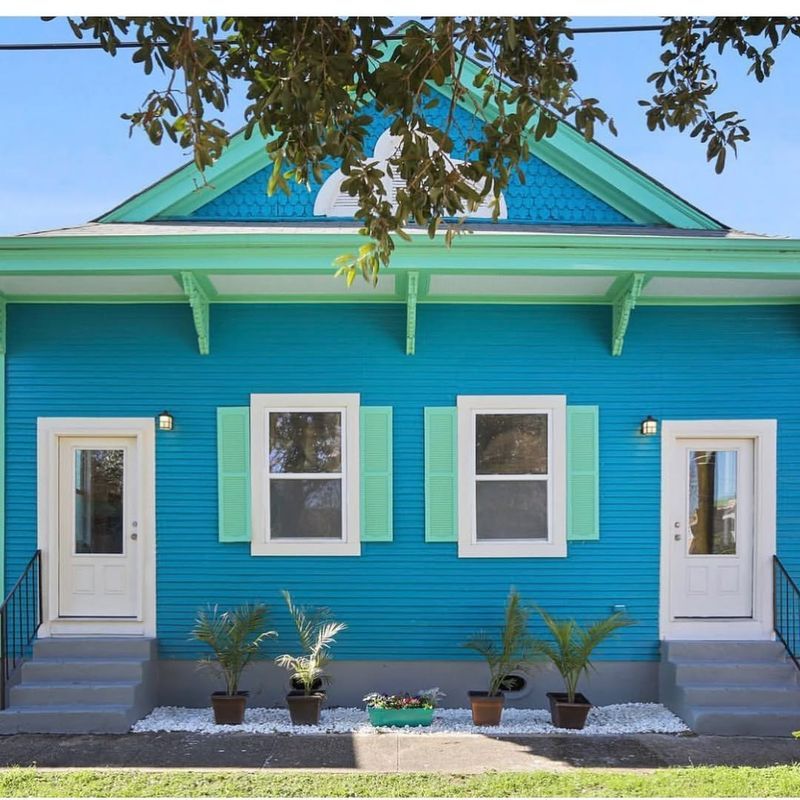 Turquoise Neon: The Tropical Overload