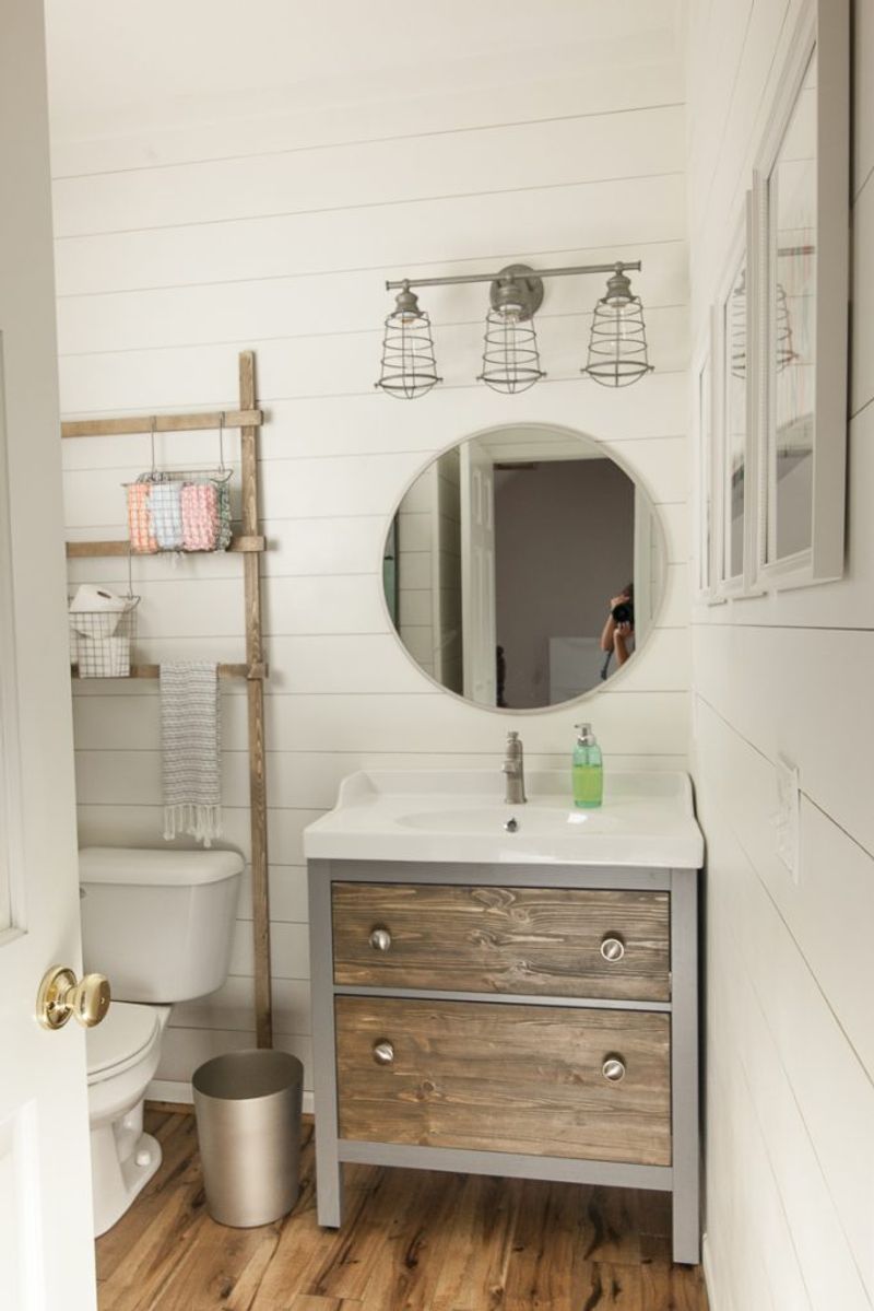 15 Farmhouse Trends Ohioans Will See Again In 2025 Plus 5 Already Taking Over - Decor Hint Shiplap Bathroom Walls