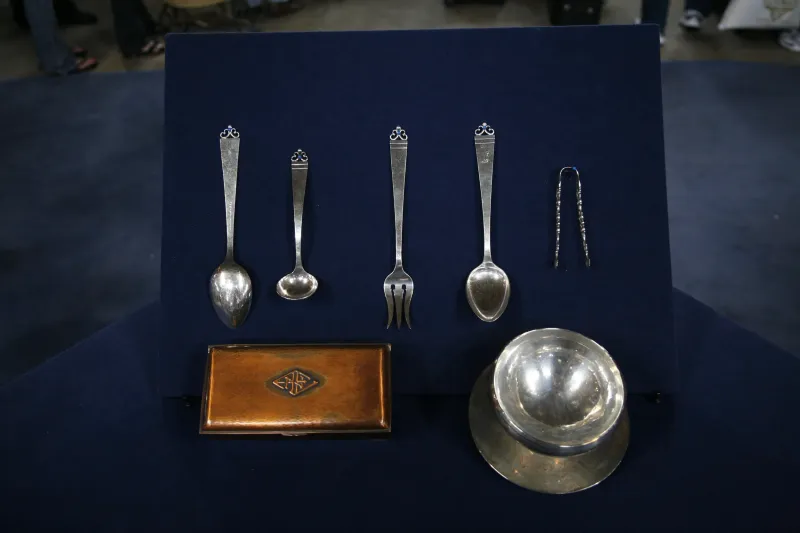Indiana's Collectibles Market Faces Change With 14 Items Losing Value Fast And 6 Now Practically Worthless - Decor Hint Collector Spoon Sets