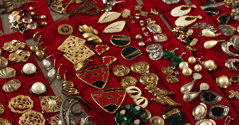 16 Collectibles On The Decline For 2025 And 5 That Are No Longer Worth Anything - Decor Hint Vintage Costume Jewelry (Costume-Grade)