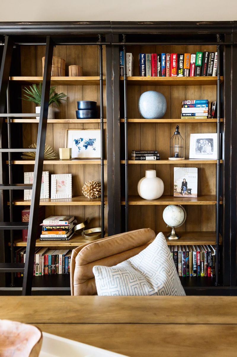 14 Must-Have Items For A Cozy Stylish Living Room - Decor Hint Stylish Bookshelves