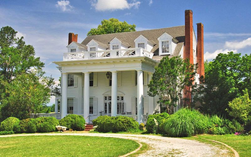 10 Entryway Styles Still Holding Strong In Historic Virginia Homes - Decor Hint Neoclassical Grandeur