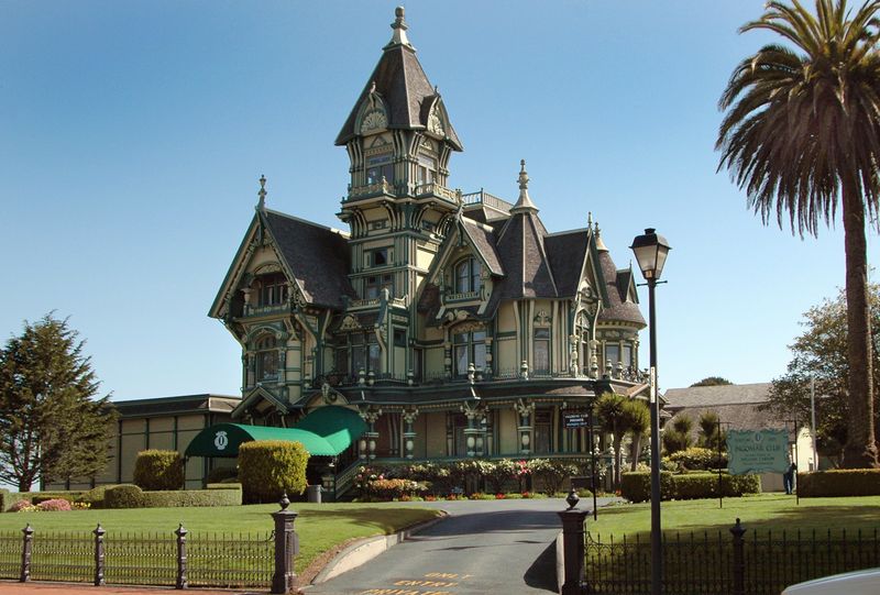 Say Goodbye To These 17 Aurora Architectural Styles Before 2030 Hits - Decor Hint Overly Ornate Victorian Details