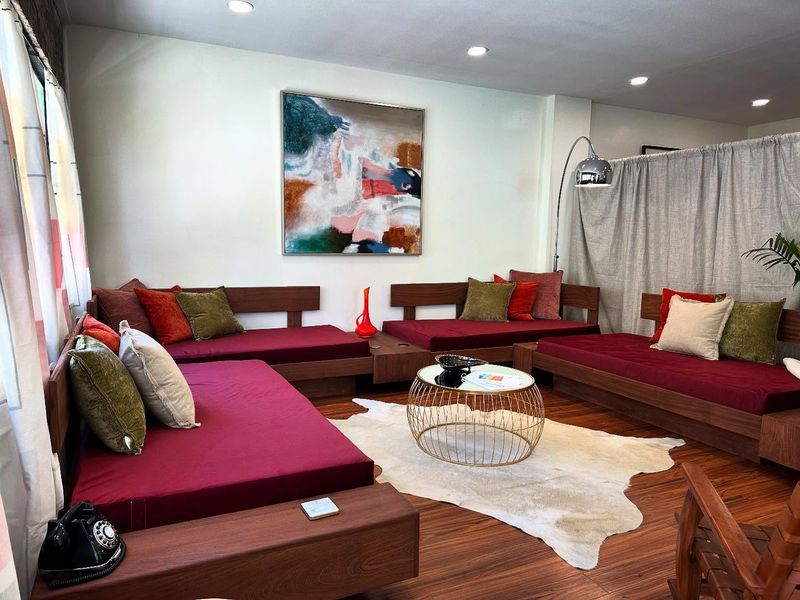 Don't Rearrange Your Living Room Until You See These 16 Layouts - Decor Hint Conversation Circle