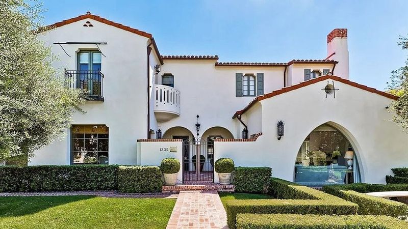 13 Vintage California Home Styles That Defined The Golden State - Decor Hint Spanish Colonial Revival