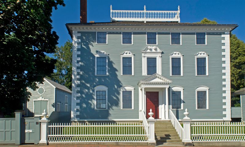 50 Photos Of Famous Historic Houses In Each US State - Decor Hint Moffatt-Ladd House, New Hampshire