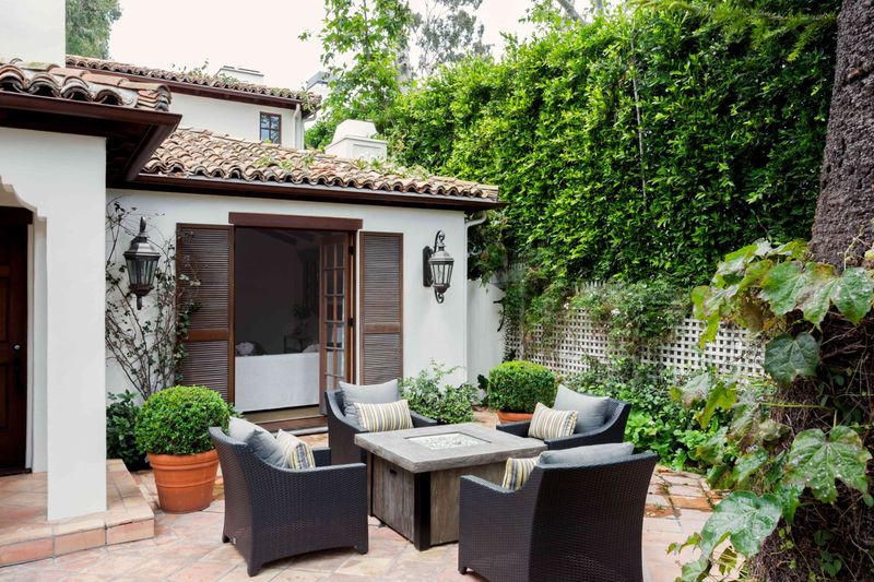Iconic Texas Porches That Define Southern Living - Decor Hint Hacienda-Style Courtyard Porches