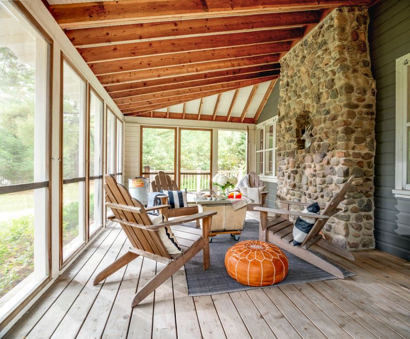 15 Rustic Outdoor Vibes Taking Over Vermont Neighborhoods - Decor Hint Covered Porches With Exposed Beams