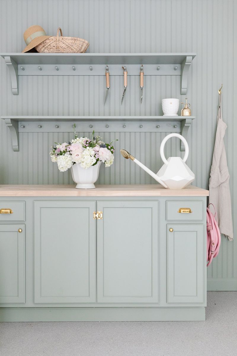 18 Examples Of The English Kitchen Style That's Replacing The Modern Farmhouse - Decor Hint Beadboard Paneling