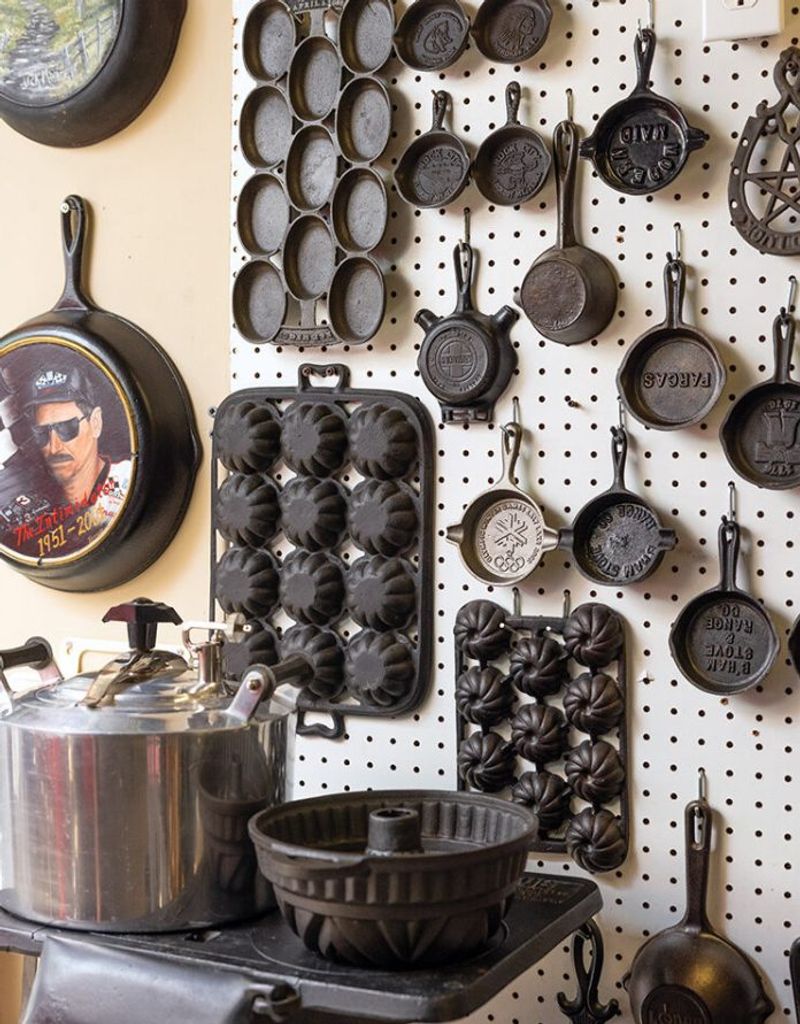 36 Things In Your Home You’ll Regret Throwing Out In 10 Years - Decor Hint Cast Iron Skillets