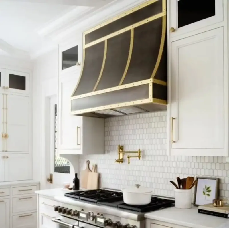 24 Clever Upgrades Designers Swear By For A High-End Kitchen Vibe - Decor Hint High-Quality Range Hood