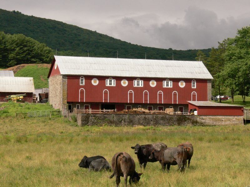 These 8 Vintage Styles Still Define Pennsylvania Homes And 3 That Didn't Last - Decor Hint Pennsylvania Dutch Bank Barns