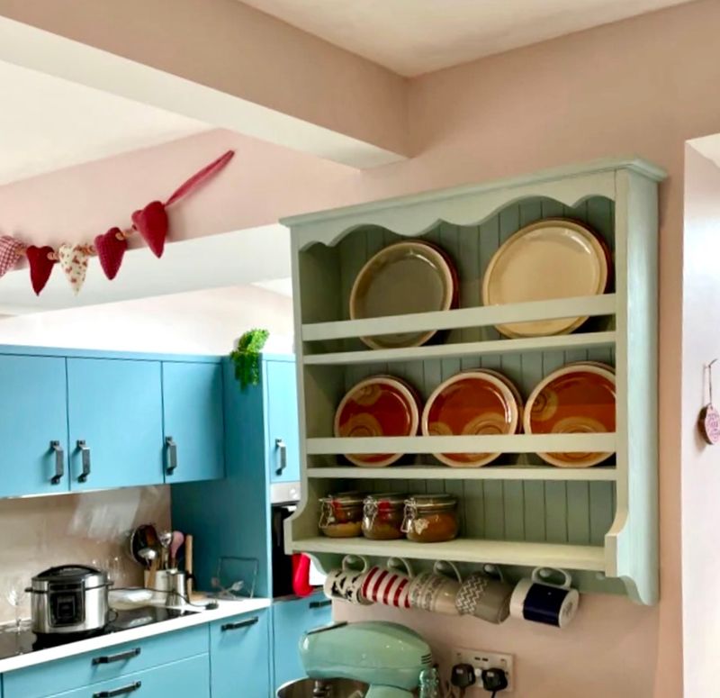 32 Things In Your Kitchen Illinois Designers Believe Diminish Your Home's Elegance - Decor Hint Decorative Plate Racks