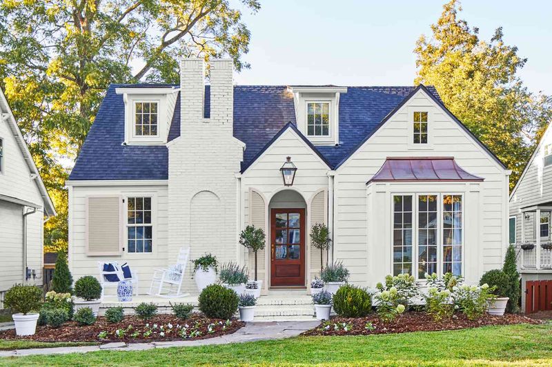 11 Country-Inspired Curb Appeal Ideas From Kentucky Homes - Decor Hint Welcoming Front Door in Derby Red