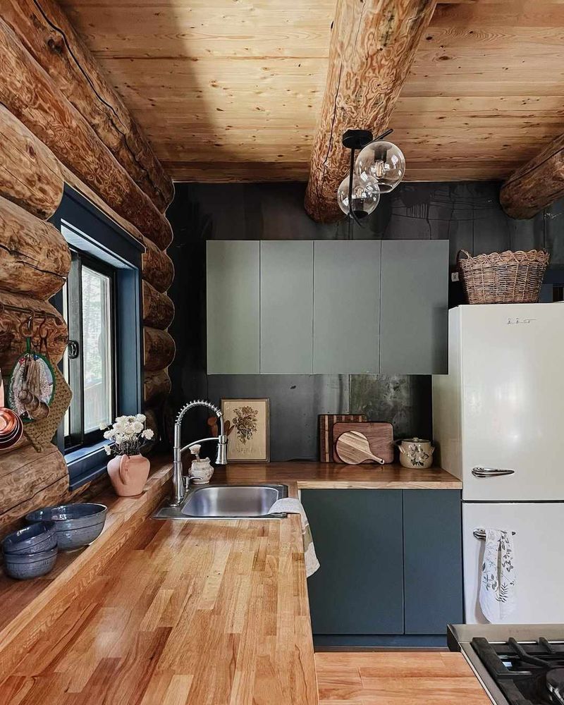 This Studio Cabin Is Small But Stunning 13 Features That Add Major Charm - Decor Hint Compact Kitchenette