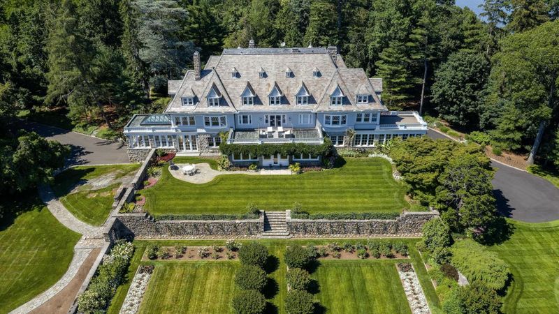 Think You Know Where The Most Expensive US Mansions Are Guess Again - Decor Hint Suburban Mega-Estates