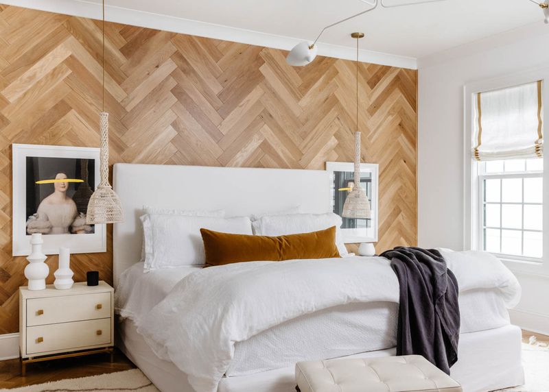 10 Fresh Coastal Decorating Ideas From California Interiors - Decor Hint Reclaimed Wood Accent Walls