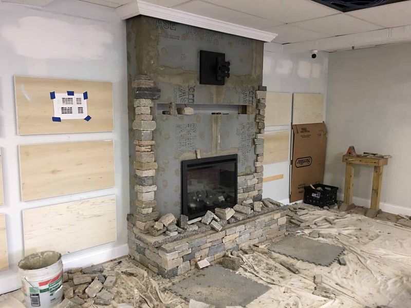 8 Pieces In Montana Homes That Lost Worth Fast And 3 That Had None From The Start - Decor Hint Cheap Imported Stone Veneer