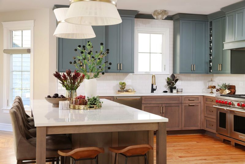 According To Experts 10 Things Hurting Your Illinois Kitchen's Style (And 10 That Help) - Decor Hint Subtle Color Pops (helping)