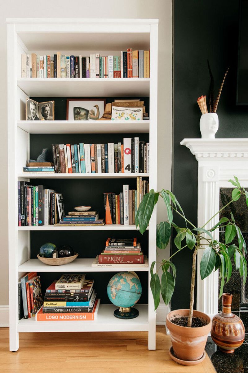 18 Decor Ideas That Don't Cost Much - Decor Hint Style Your Bookshelves Creatively