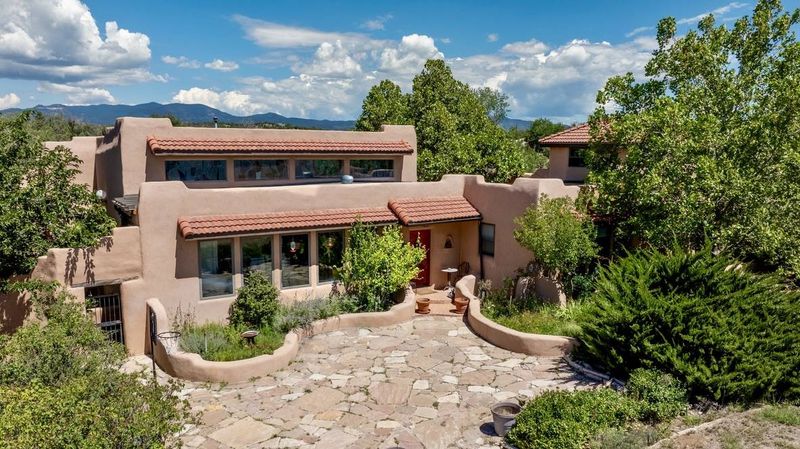 14 New Mexico Home Styles That Will Be History By 2030, Experts Reveal What's Falling Out Of Favor Fast - Decor Hint Southwestern Ranch