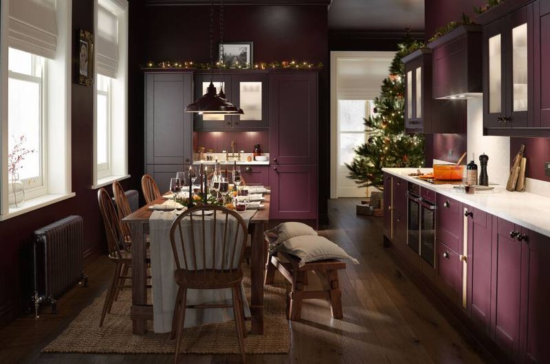 6 Kitchen Shades Falling Out Of Favor In Winder And 9 That Still Work Anywhere - Decor Hint Burgundy