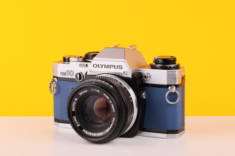 11 Antiques That Will Become Surprisingly Valuable By The End Of 2025 - Decor Hint Vintage Camera Equipment