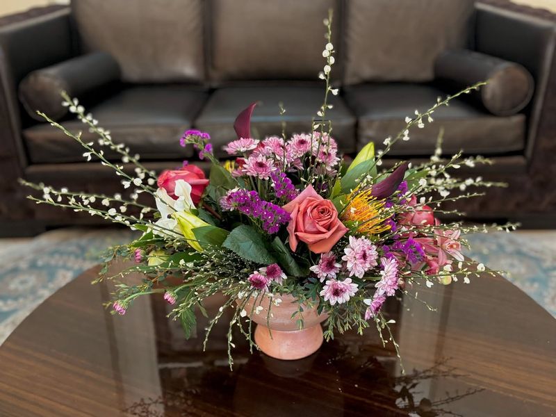13 Simple Decor Choices That Instantly Make Your Home Look More Expensive - Decor Hint Fresh Flowers Bring Life