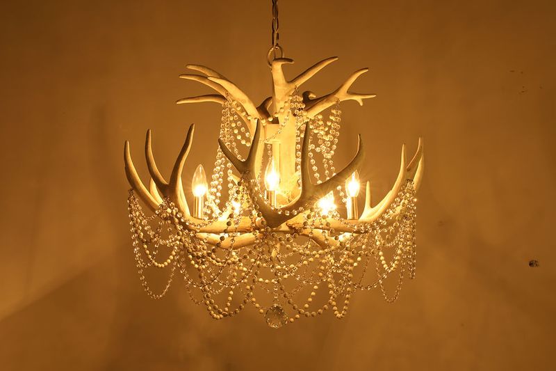 11 Timeless Decorating Trends From Idaho Homes That Blend Rustic And Elegant - Decor Hint Antler Chandeliers With Crystal Accents
