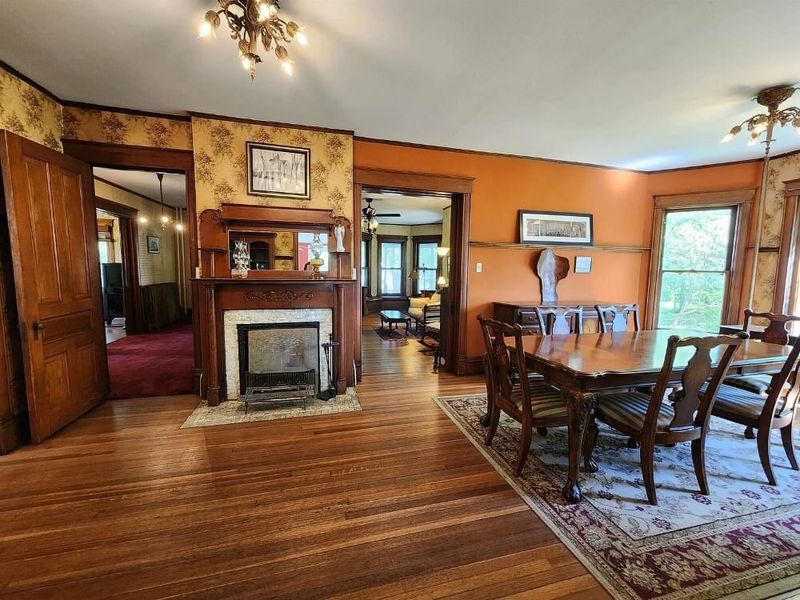 6 Antiques In Iowa Homes Could Gain Value And 6 Might Decline - Decor Hint Victorian Dark Wood Furniture