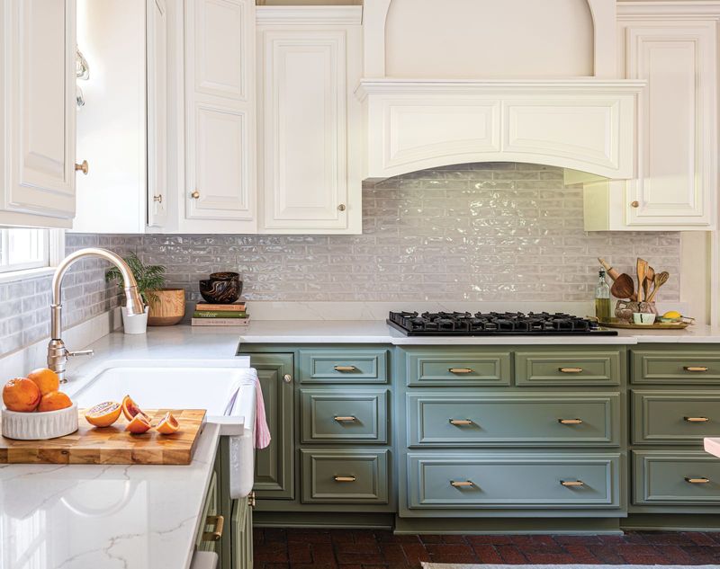 Replacing Cabinet Hardware