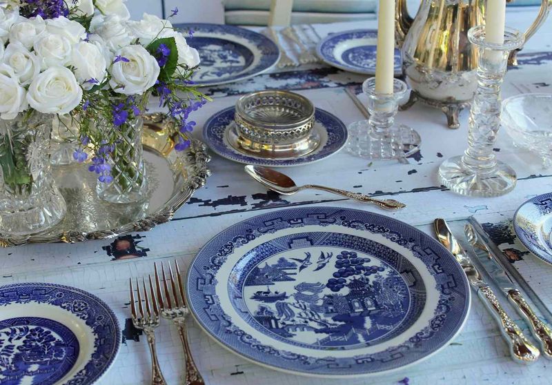 13 Georgia Decor Elements That Bring Back Southern Charm - Decor Hint China Cabinets Displaying Family Collections