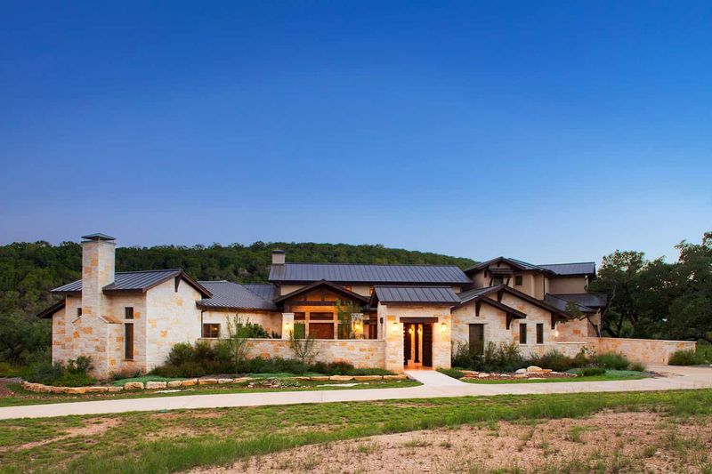 What Makes Texas Homes So Unique? 10 Signature Design Features - Decor Hint Texas Hill Country Style
