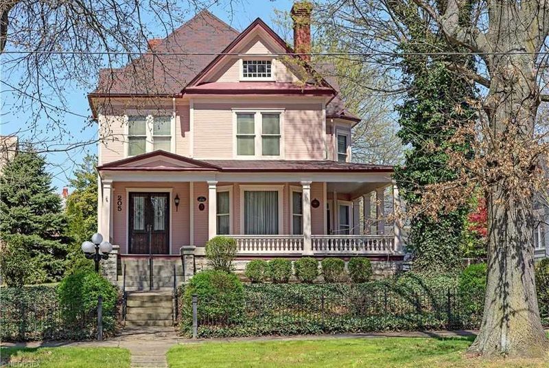 Exploring Marietta's History Through 13 Beautifully Preserved Home Exteriors - Decor Hint Church Street Victorian Home