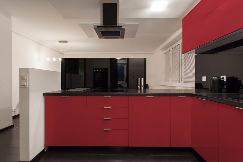 Homebuyer Reactions: 11 Kitchen Turnoffs - And 6 Features That Win Them Over - Decor Hint Bold Or Unusual Color Schemes