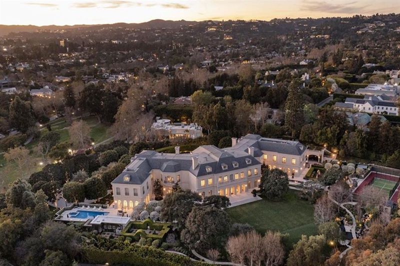 10 Biggest Houses That You Will Find In The US - Decor Hint Spelling Manor: Hollywood's Mega-Mansion