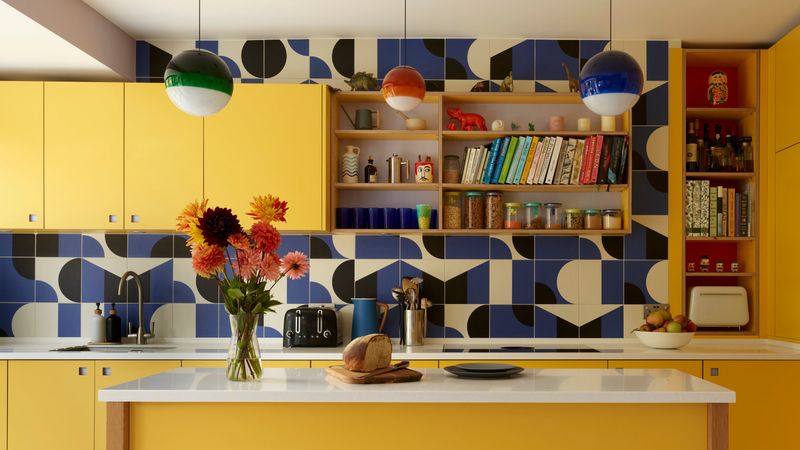 Thinking Of Selling 17 Modern Home Features Turning Off Buyers - Decor Hint Busy Geometric Backsplashes