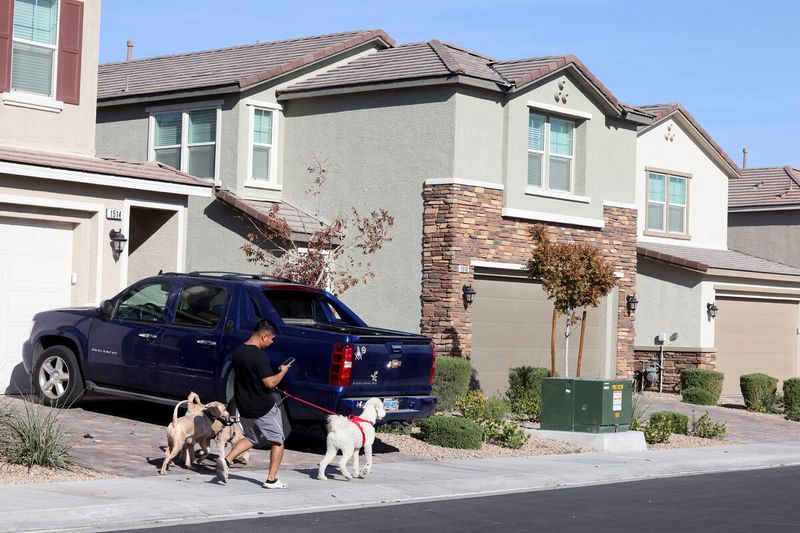 Nevada Market Watch: 11 Homes Losing Value By End Of 2025 (And 5 That Are Gaining Steam) - Decor Hint Large Suburban Houses