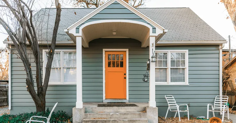 These 10 Las Vegas Homes Prove Coastal-Inspired Curb Appeal Can Work Anywhere - Decor Hint Coral Door Makes Bold Coastal Statement