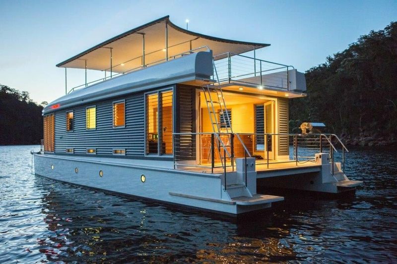 17 Most Affordable Types Of Homes For A Dream Retirement - Decor Hint Houseboat Residence