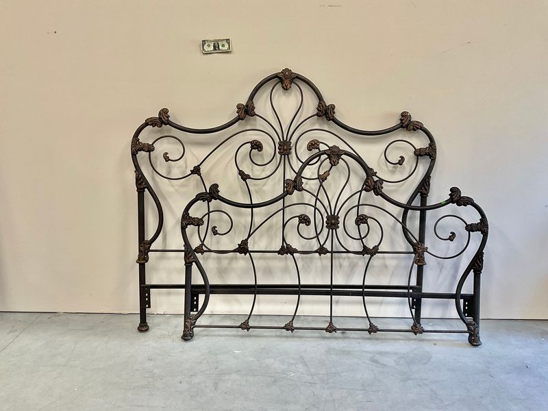 15 Once-Popular Vintage Home Decor Items Everyone’s Snatching Up At Thrift Stores Again - Decor Hint Victorian Iron Bed Frames