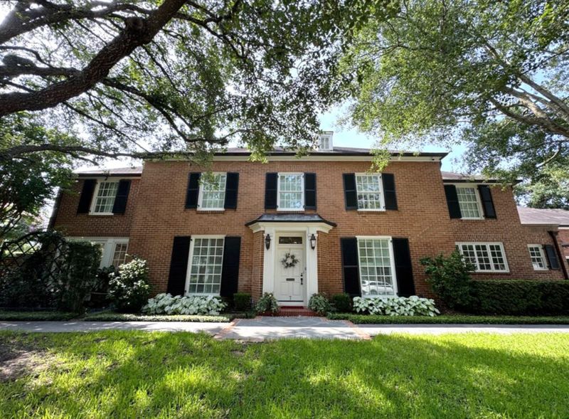 7 Timeless Exterior Designs Inspired By Old Houston Neighborhoods Plus 3 You Shouldn't Miss - Decor Hint Tall Shuttered Windows